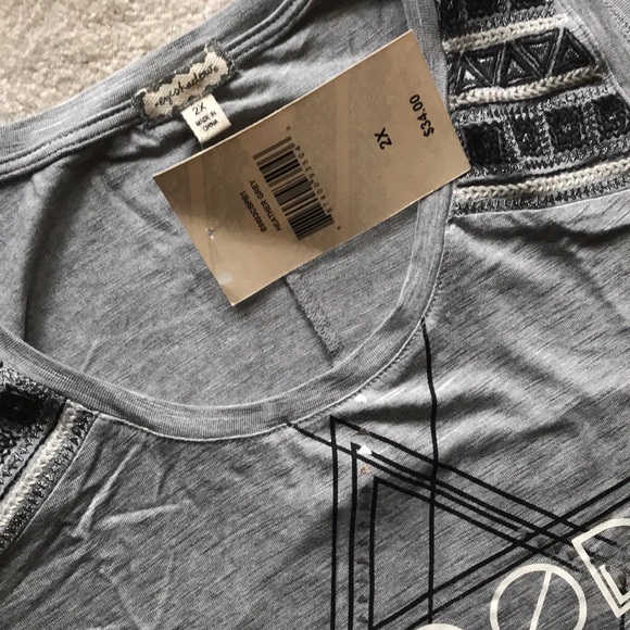 1 LEFT! NEW Graphic Good Vibes plus size top 1X - Picture 8 of 8